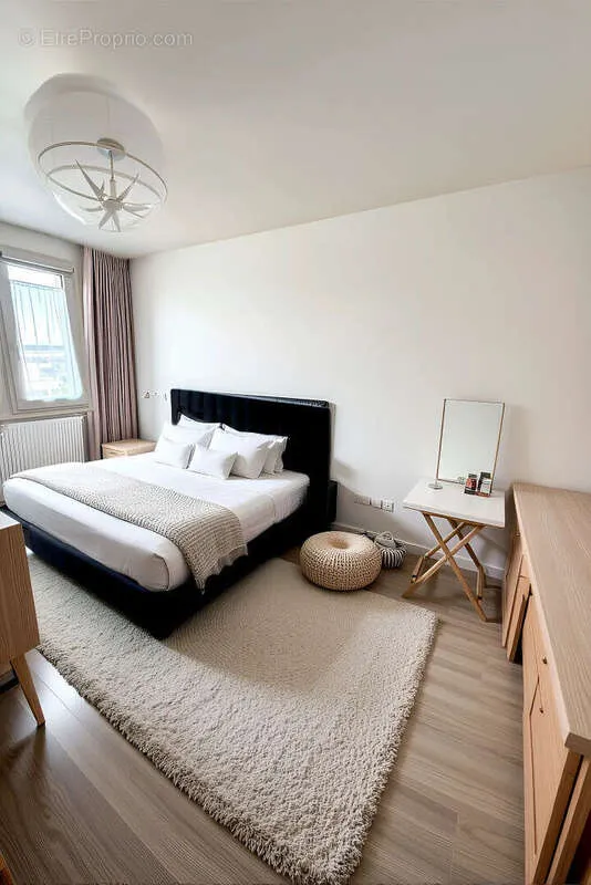 Magamistoad - 3-Bed Apartment with Balcony in Chatillon