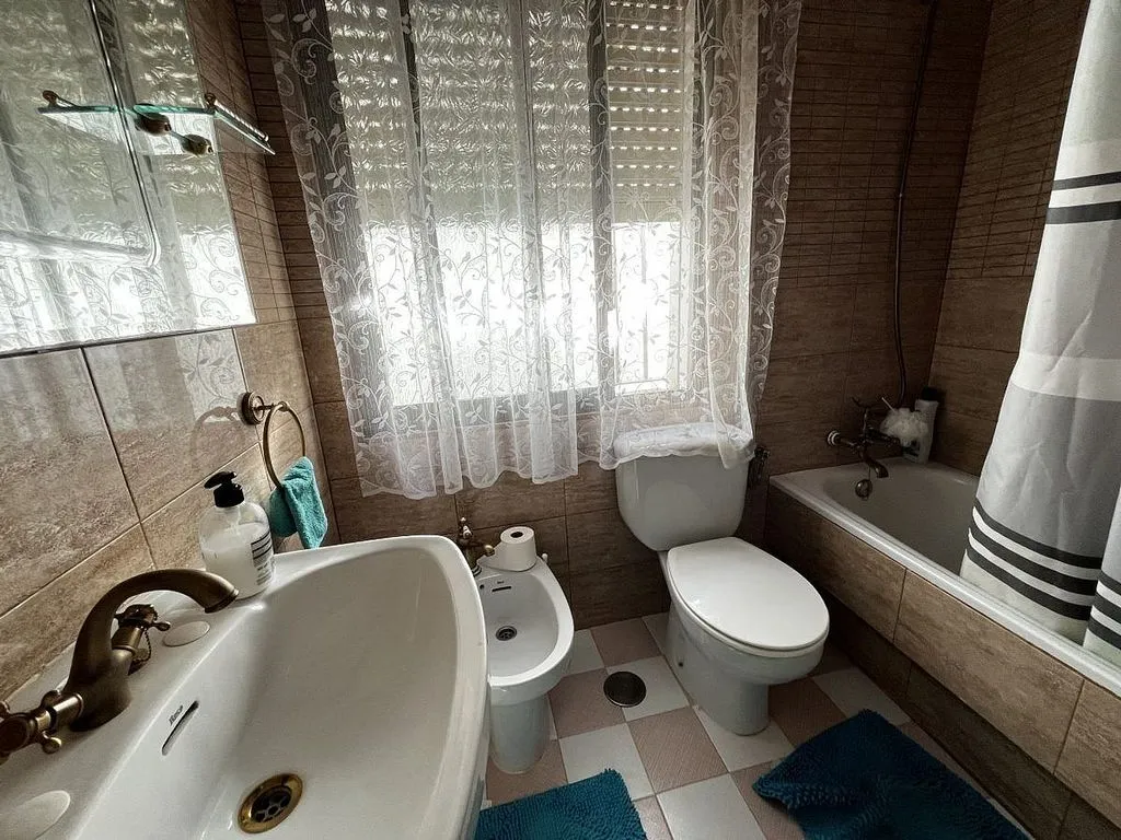 Salles de bain - Three-Bedroom House in Olvera