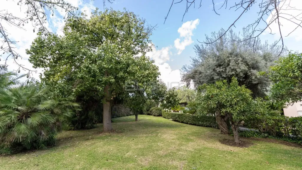 Aed - Villa with Garden in Siracusa