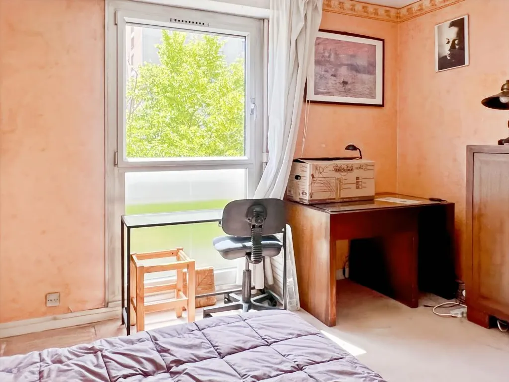 Bedrooms - Family Flat with Balcony in The Chesnay