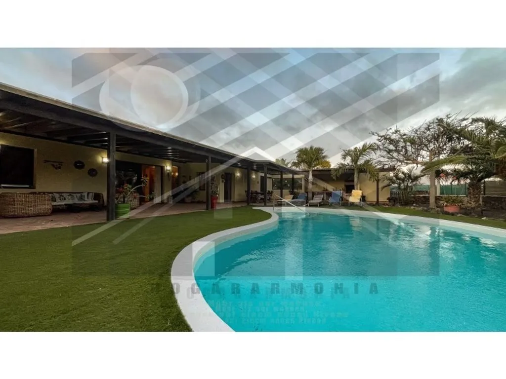 Bassein - Luxury Villa with Dual Pools in Lajares
