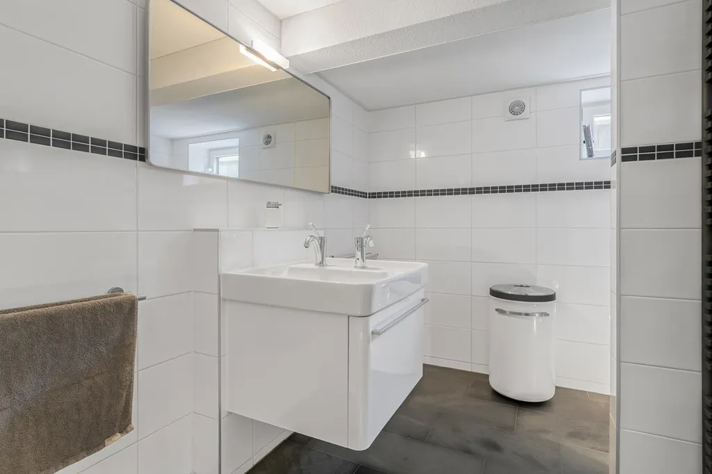Vannitoad - Floating House with Private Dock in IJsselmuiden