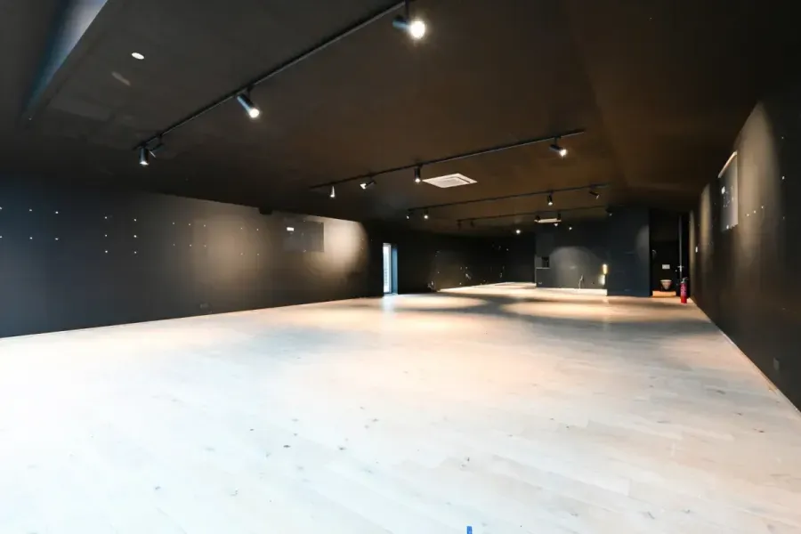 Pièces - RDC Commercial avec Terrasse à Nandrin
