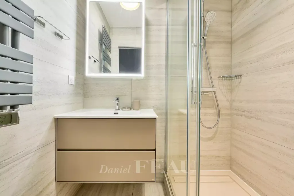 Salles de bain - Pied-à-terre Rénové avec Ascenseur au 3ème Arrondissement