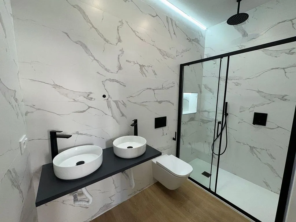 Bathrooms - Studio with Air Conditioning in El Astillero