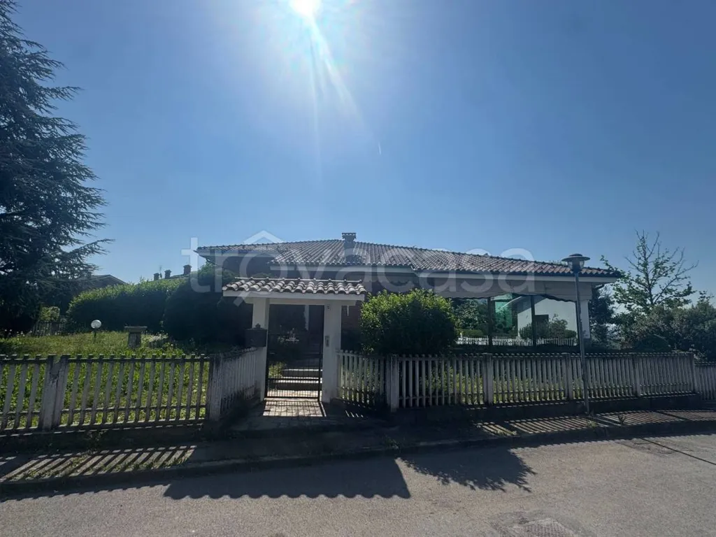 Extérieur - Villa with Garden and Veranda in Pralormo