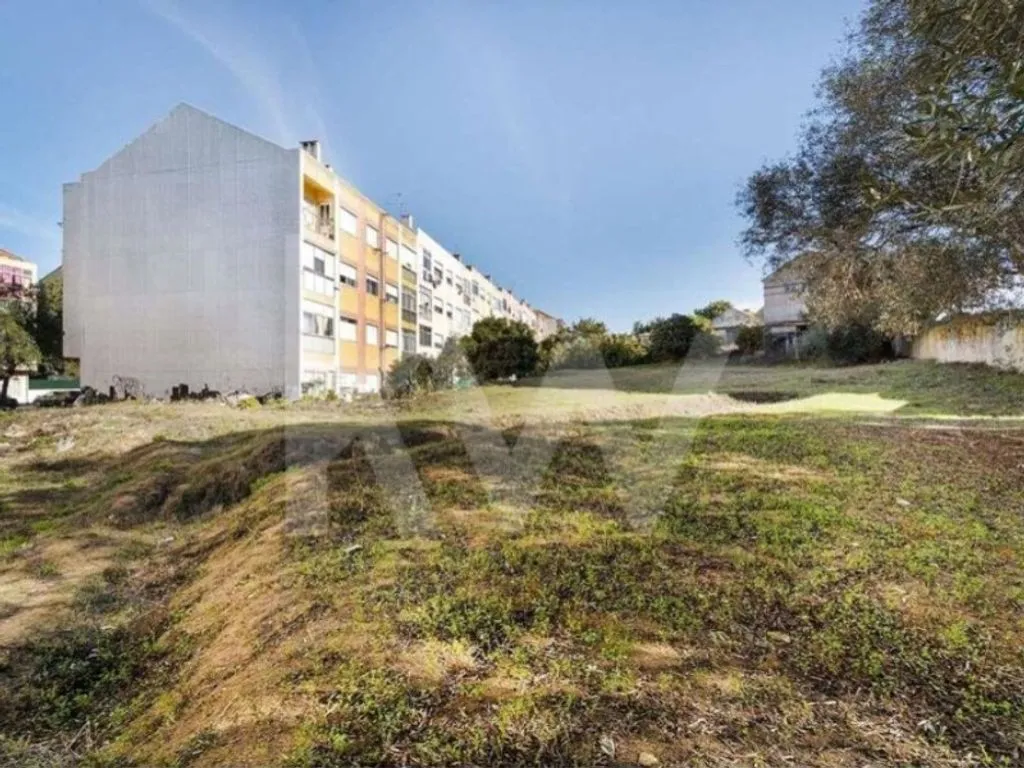 Aed - Urban Land with Development Potential in Seixal
