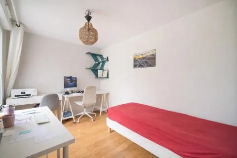 Bedrooms - Duplex Villa with River View in Montpellier-Aiguelongue