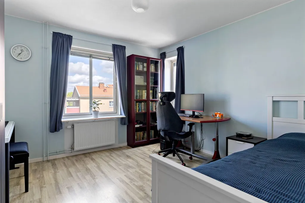 Magamistoad - Four-Room Apartment with Balcony in Märsta Centre