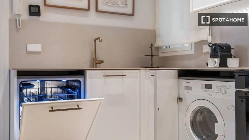 Cucina - Luxury Apartment with Balcony in Sol, Madrid