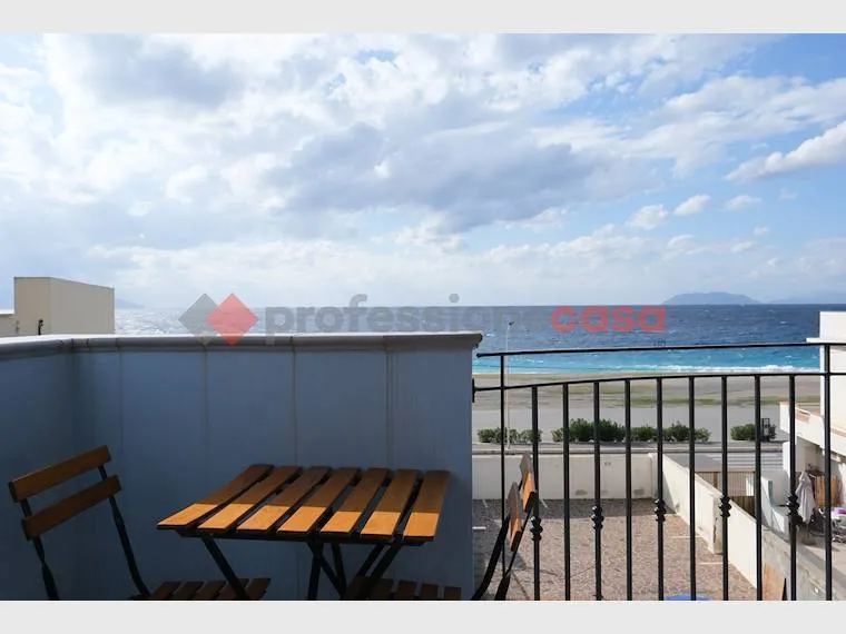 Balcon - Modern Seafront Apartment in Milazzo