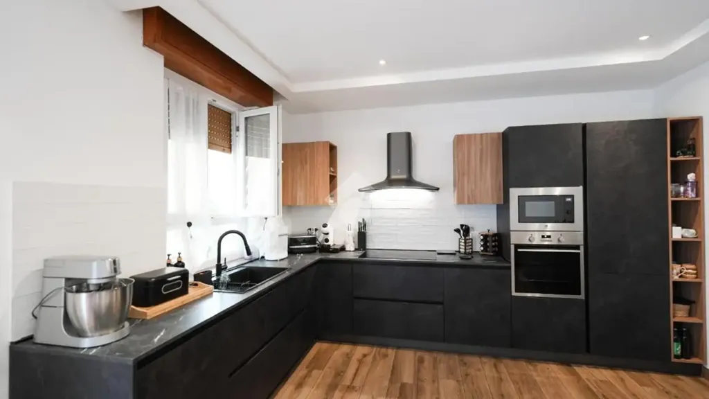 Cuisine - Rustic Villa with Balcony in Verano Brianza