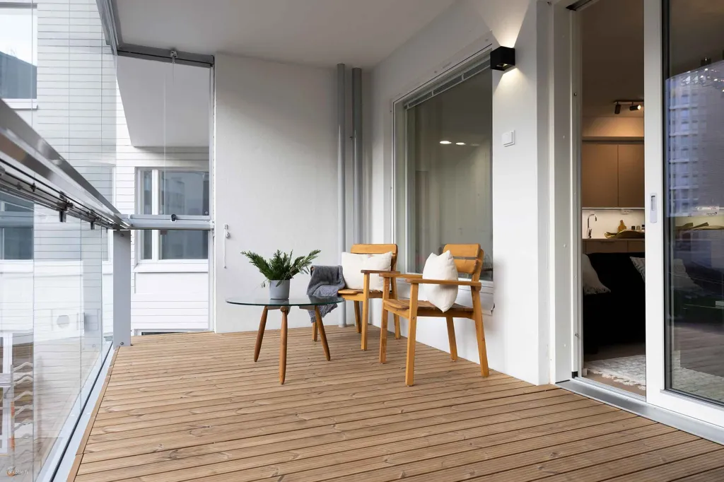 Rõdu - Bright Corner Apartment with Balcony in Pasila
