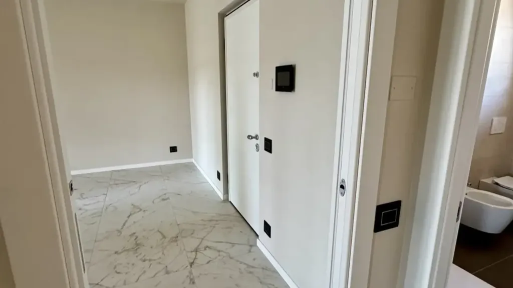 Ingresso - Trilocale with Private Loggia in Calcinato