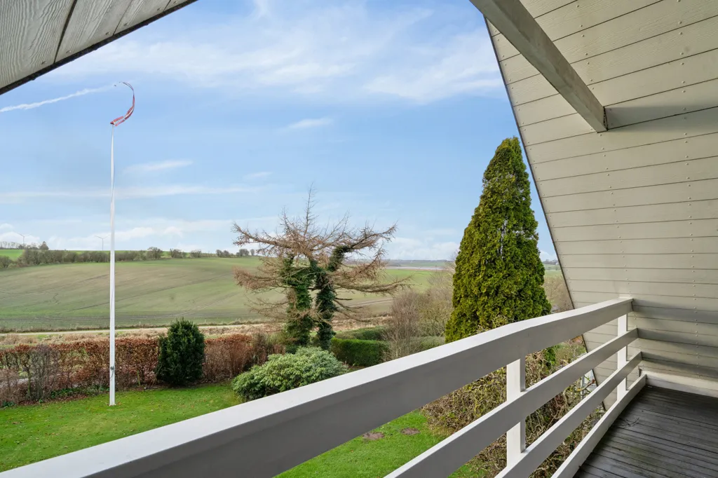 Balcone - Villa with Open Landscape View in Øster Tørslev