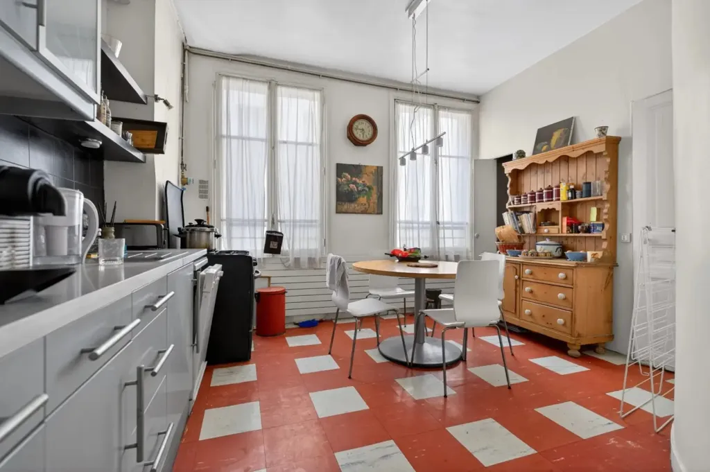 Cucina - Renovable Parisian Apartment with High Ceilings