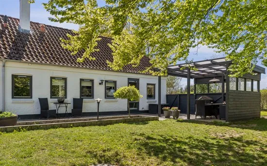 Jardin - Farmhouse with Brick Exterior in Tylstrup