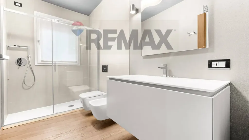 Bathrooms - Modern Apartment with Terrace in Legnano