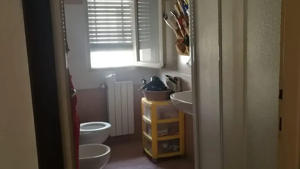 Salles de bain - 4-Bedroom Apartment with Ascender in Pisa Centre