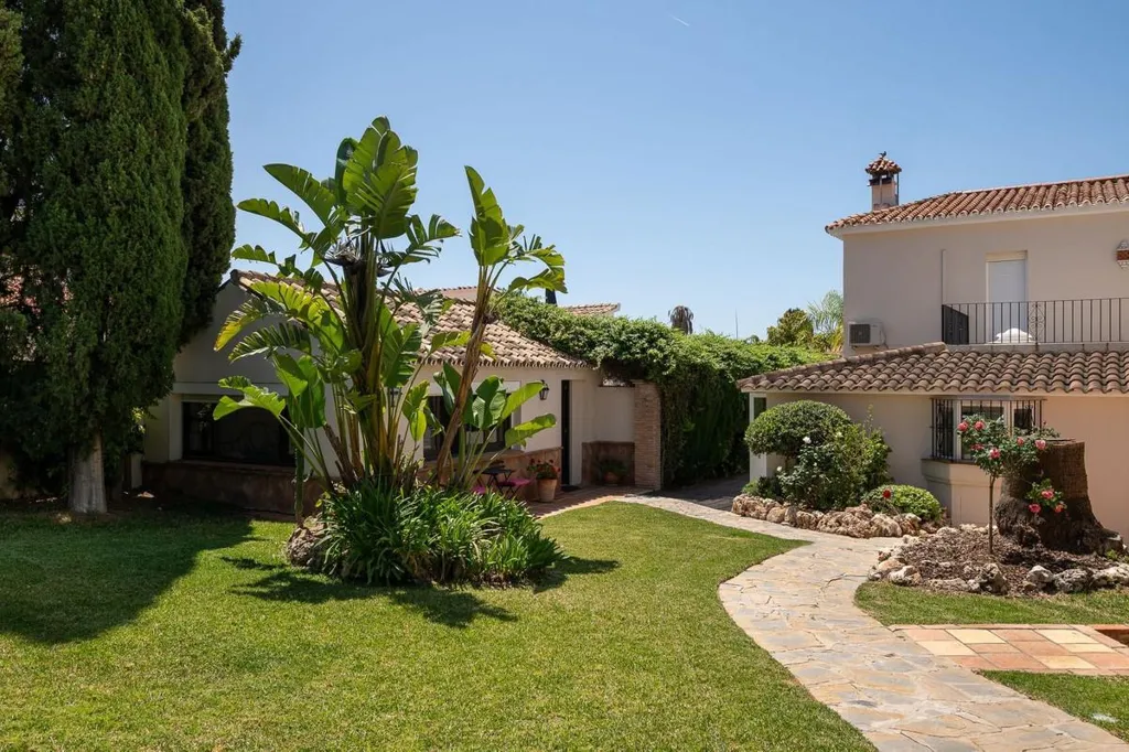 Jardin - Detached Villa with Private Pool in Río Real, Marbella