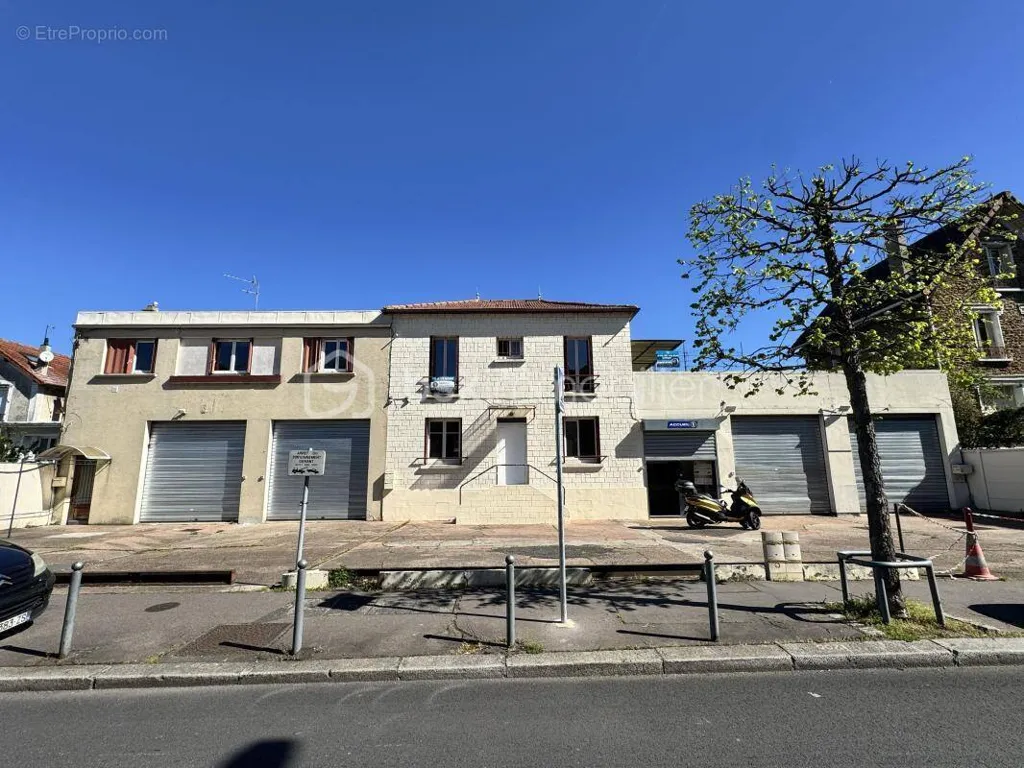 Esterno - Mixed-Use Ensemble with Parking in Pavillons-sous-Bois