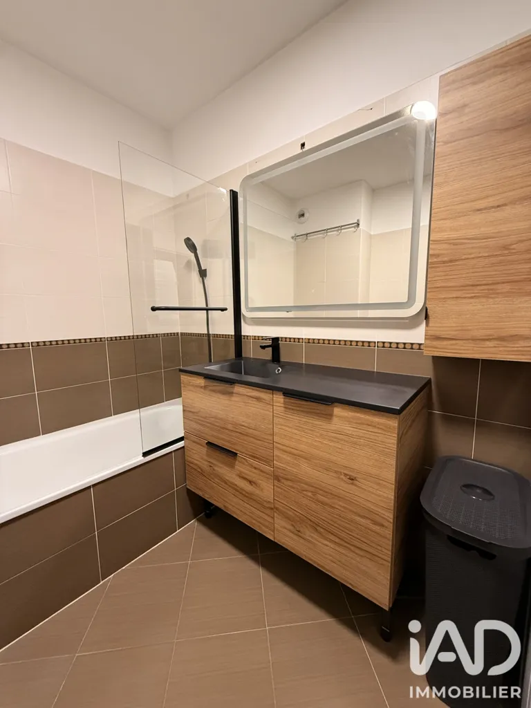 Bagni - Modern Apartment with Balcony in Cessy