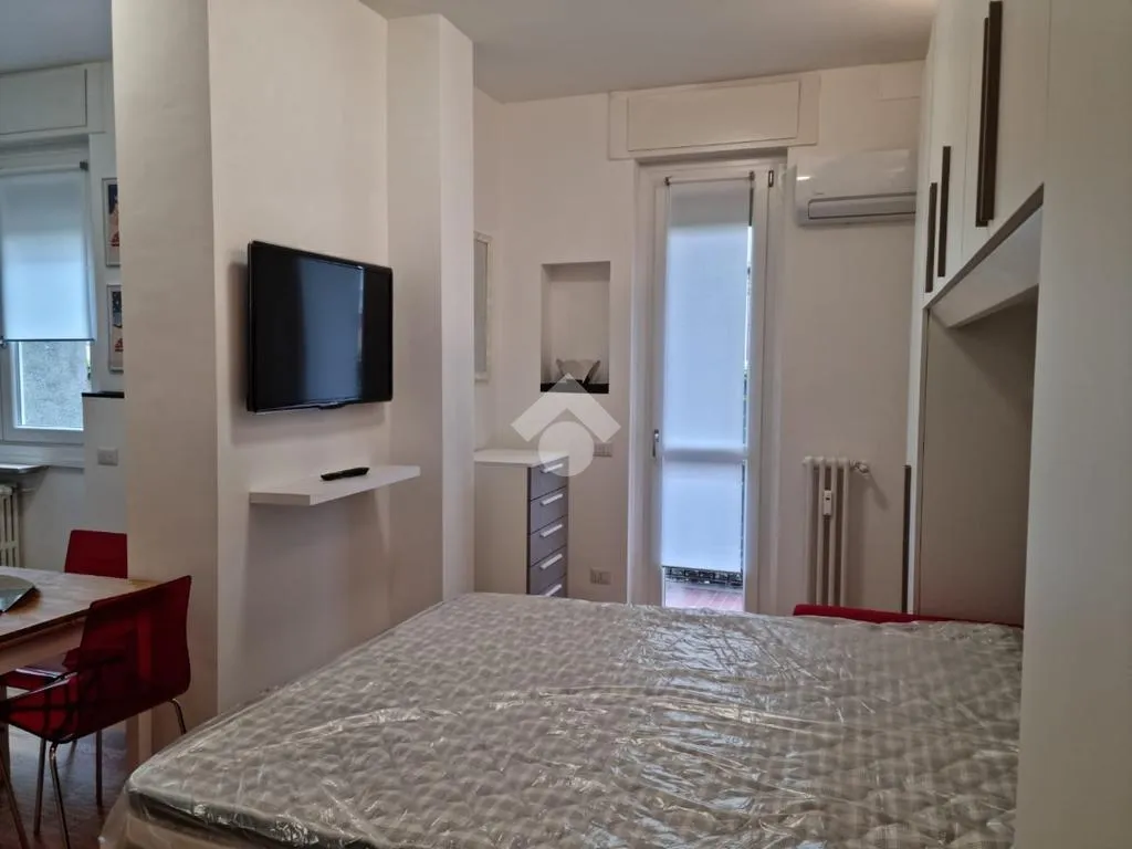 Magamistoad - Fully Furnished Studio with Balcony in Milan