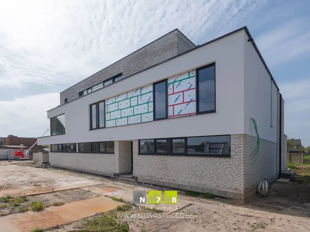 Välivaade - First Floor Apartment with Terrace in Rotem