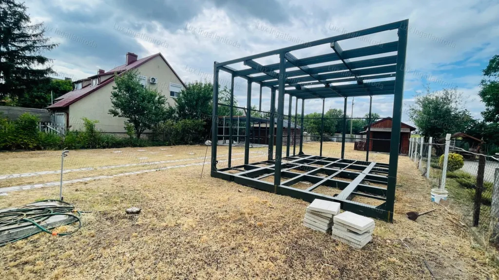 Aed - Construction Plot with Garages in Komárom