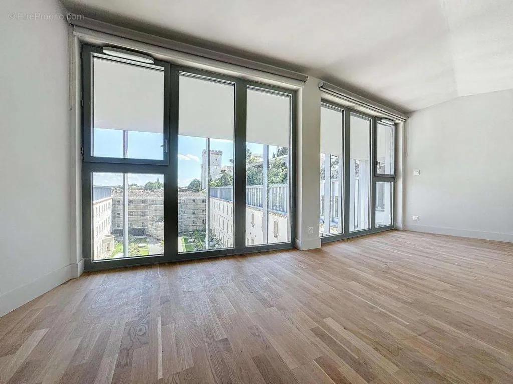Pièces - Triplex avec Terrasse dans le Quartier Banasterie à Avignon