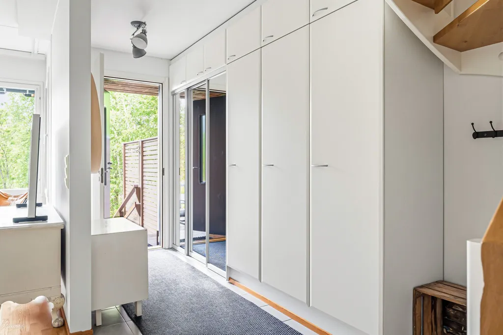 Toad - Spacious Corner Flat with Balcony in Kerava