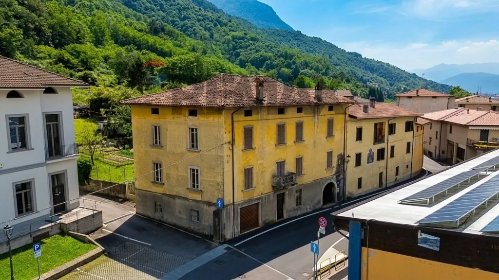 Välivaade - Developable Building in Pian Camuno Centre