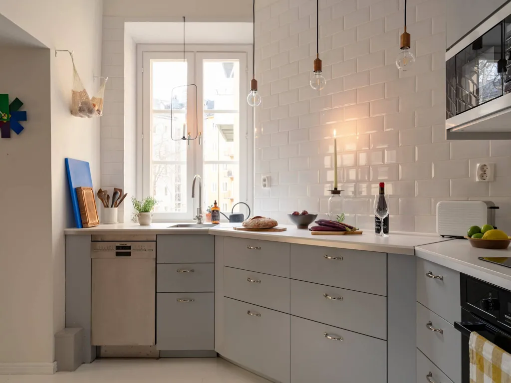 Köök - Charming Two-Bedroom with South-Facing Balcony in Söder