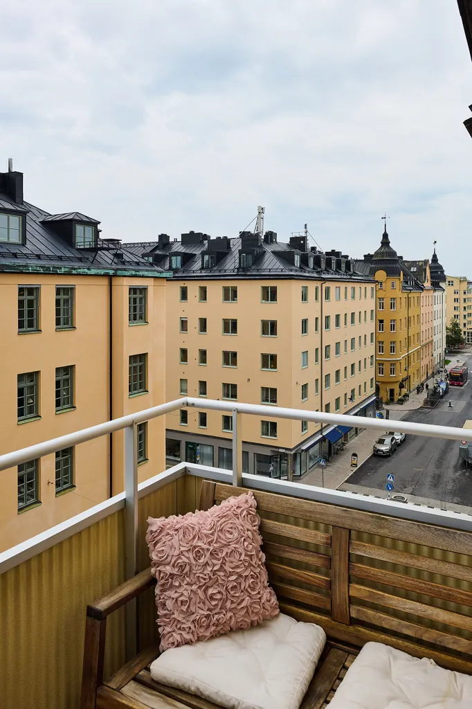 Rõdu - Apartment with East-Facing Balcony in Söder