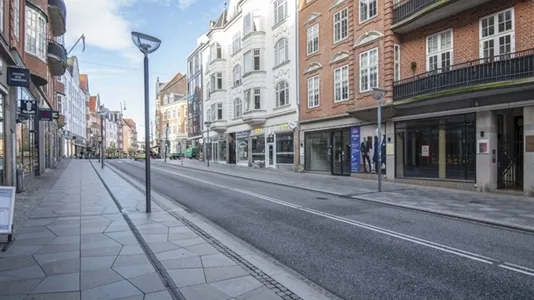 Esterno - Commercial Space with Large Windows in Aalborg Centre