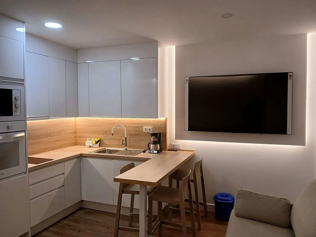 Cuisine - 1-Bedroom Flat with Terrace in City Centre