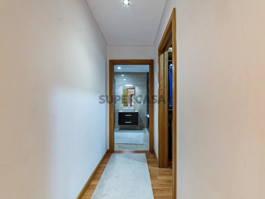 Esik - Detached House with Pool in Fiães