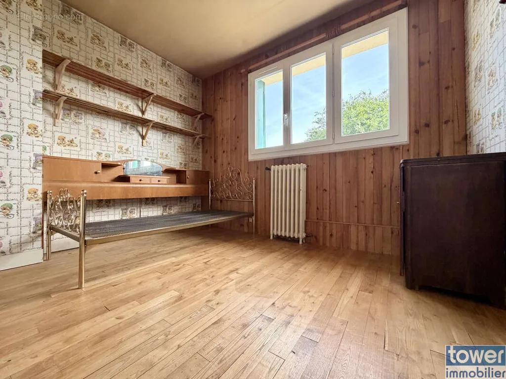 Chambres - Maison avec jardin et garage à Drancy