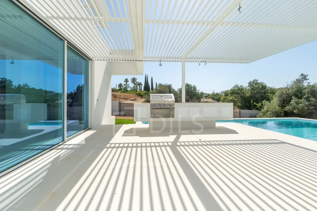 Pool - Contemporary T5 with Pool in Loulé
