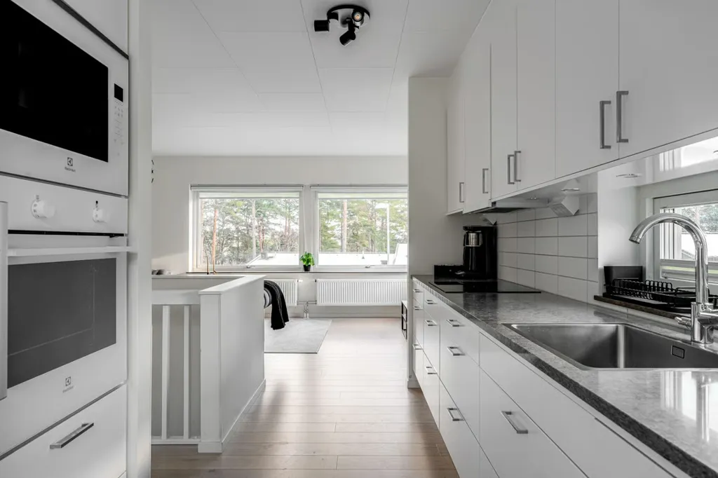 Cucina - Terraced House with Spacious Terrace in Suburban Area