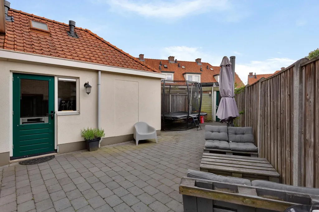 Aed - 1930s Character House with Garden in Enschede