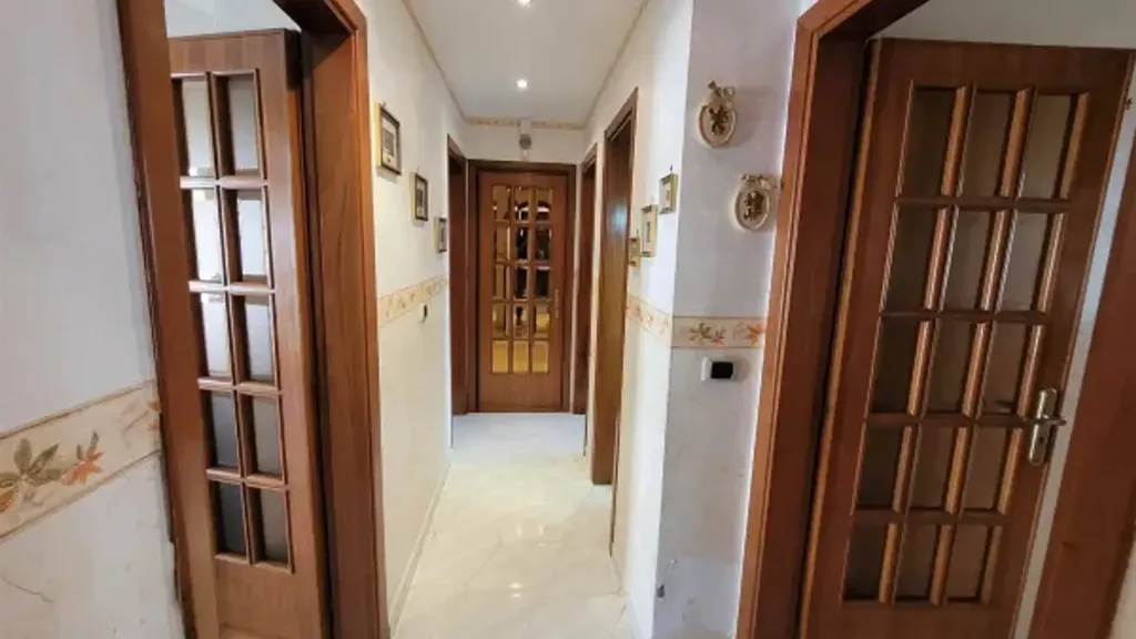 Entrée - Trilocale with Private Outdoor Space in Messina