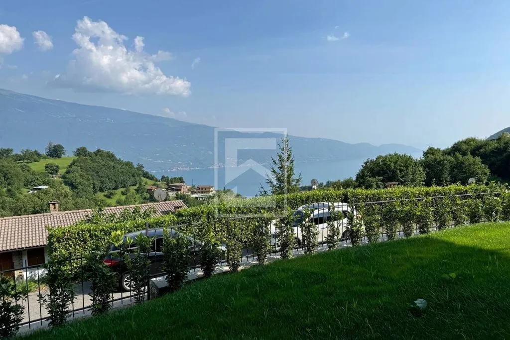 Aed - Villa with Pool Under Construction in Tignale