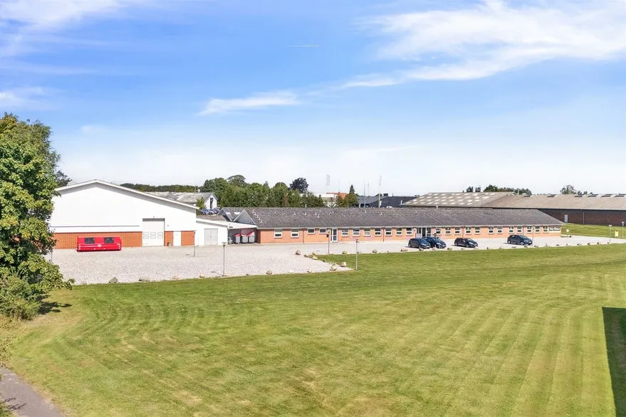 Välivaade - Warehouse with Office in Southern Randers