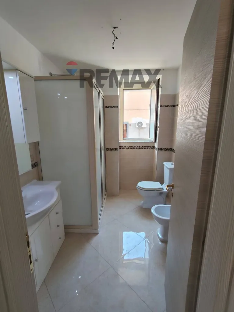 Bathrooms - Spacious Apartment with Garage in Catania