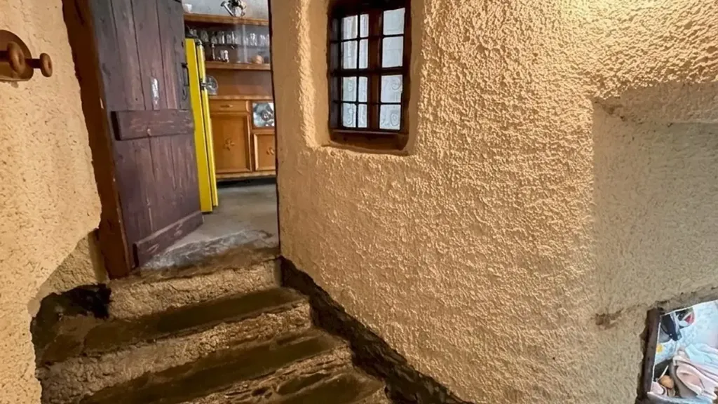 Pièces - Alpine Baita with Mountain Views in Canosio