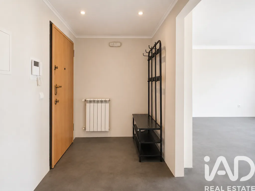 Hallway - T3 Apartment with Spacious Terrace in Alfragide