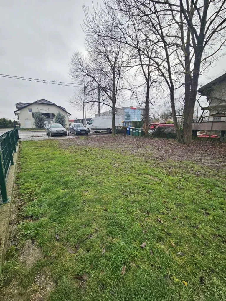 Garden - Two-Bedroom Apartment with Terrace in Stupnik