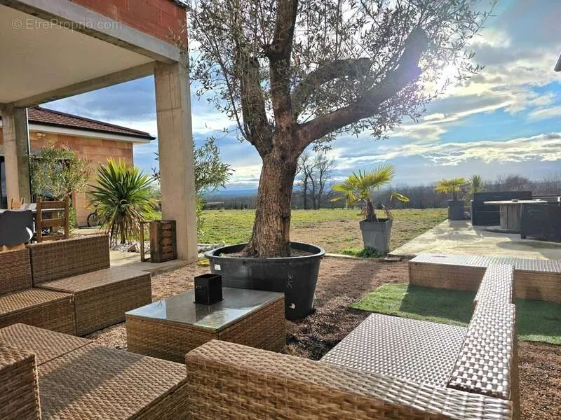 Terrass - Spacious Bungalow with Garden in Salvizinet