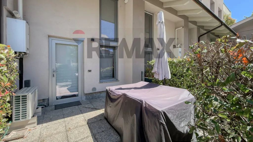 Terrass - Ground Floor Apartment with Terrace in Milan